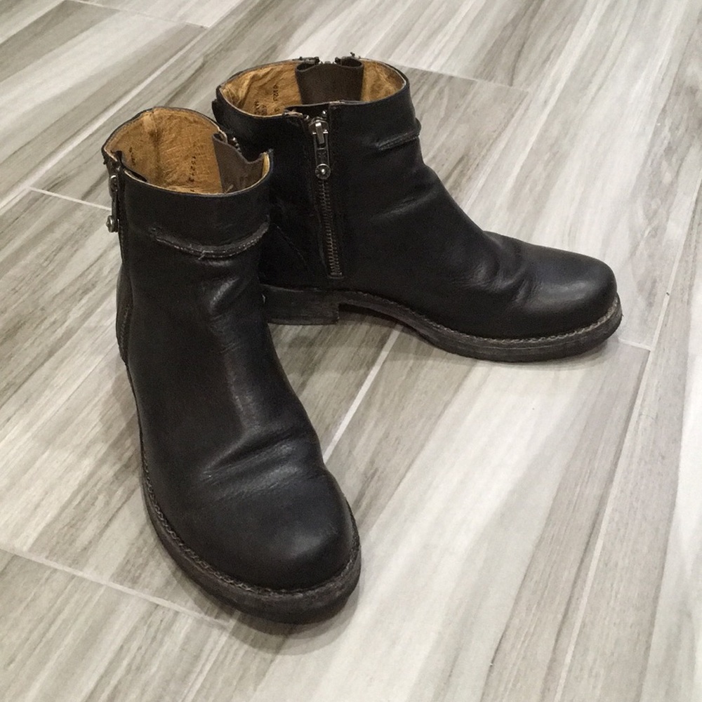 FRYE Veronica Seam Short Booties